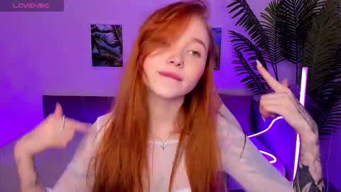 Snapshot of maya_light chatting on October 14, 8:28 am Maya online show from October 14, 8:28 am