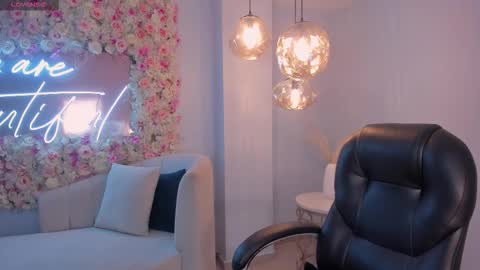 Maya online show from October 21, 3:32 am