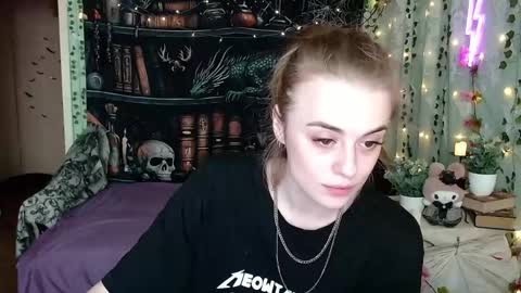 maybe_yours333 online show from April 16, 11:54 am