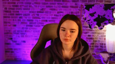 maybloom_ online show from February 17, 6:24 am