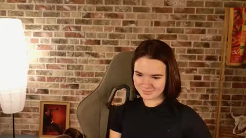 maybloom_ online show from December 18, 5:12 am