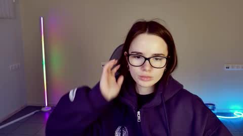 maybloom_ online show from February 2, 6:12 am