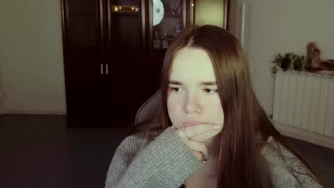 maybloom_ online show from December 5, 9:32 am