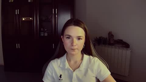 maybloom_ online show from November 14, 12:27 pm