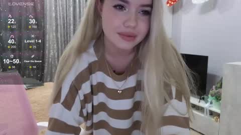 Snapshot of maymallorie chatting on December 25, 12:59 am may online show from December 25, 12:59 am