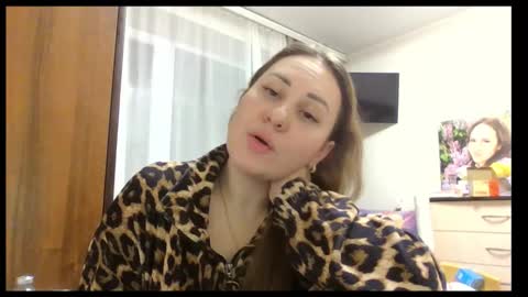 meadoweyes_ online show from January 8, 8:35 pm