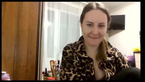 meadoweyes_ online show from January 7, 8:12 pm