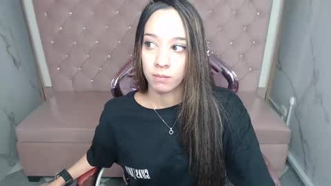 Snapshot of megan_collins_b chatting on October 9, 1:15 pm megan_collins_b online show from October 9, 1:15 pm