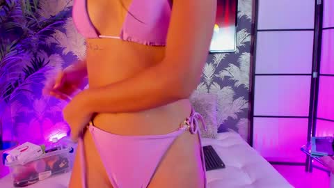 Snapshot of megan_cruzgb chatting on February 1, 7:13 pm Carolina Paez online show from February 1, 7:13 pm