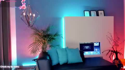 Snapshot of megan_inked_ chatting on October 5, 3:22 am online show from October 5, 3:22 am