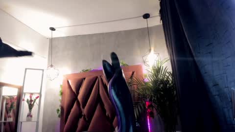 Snapshot of megan_inked_ chatting on January 2, 2:00 am online show from January 2, 2:00 am