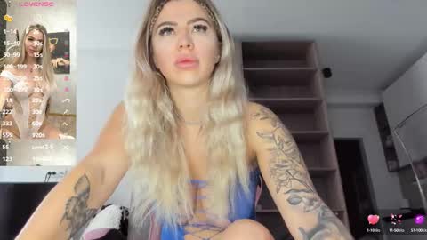 Snapshot of megan_ros_ chatting on September 16, 4:53 am Megan online show from September 16, 4:53 am