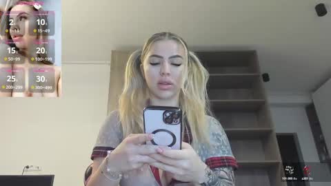 Snapshot of megan_ros_ chatting on February 19, 9:06 am Megan online show from February 19, 9:06 am