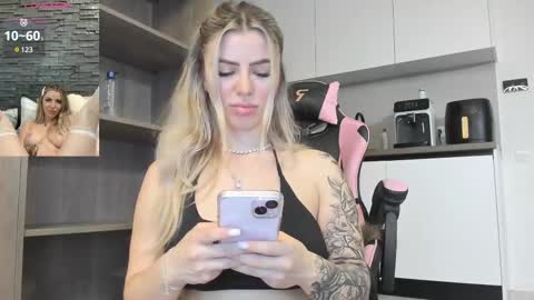 Snapshot of megan_ros_ chatting on March 3, 4:32 pm Megan online show from March 3, 4:32 pm