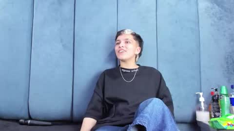 megan_thompsonn_ online show from April 18, 2:47 am