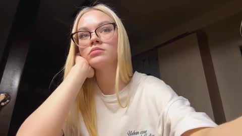 Mia online show from February 16, 7:47 pm