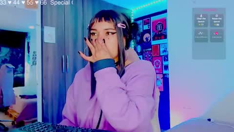 Melissa  -  -  Please help me to reach 100 thumbs up online show from January 27, 2:02 pm