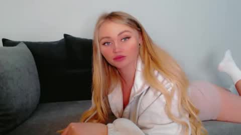 Melania online show from November 23, 5:03 pm