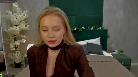 Melanie online show from November 28, 1:19 am