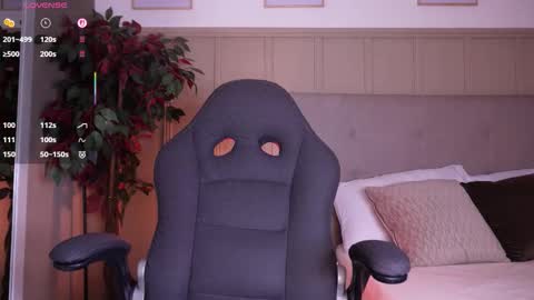 Melanie Brett  online show from March 27, 7:36 pm