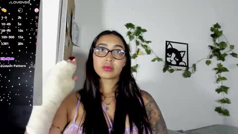 Snapshot of melanieecox chatting on October 23, 2:17 am Melanie online show from October 23, 2:17 am