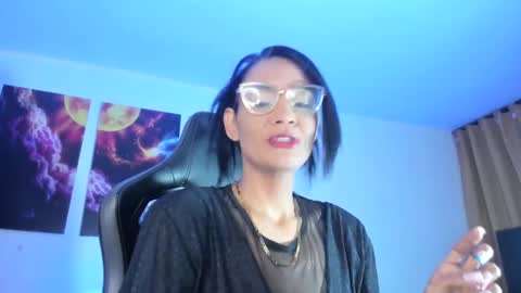 Snapshot of melannia_hills chatting on January 24, 7:30 am melannia_hills online show from January 24, 7:30 am