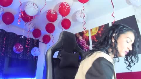 Snapshot of melannia_hills chatting on February 18, 7:10 am melannia_hills online show from February 18, 7:10 am