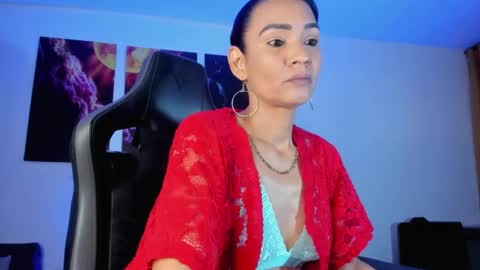 Snapshot of melannia_hills chatting on January 17, 7:08 am melannia_hills online show from January 17, 7:08 am
