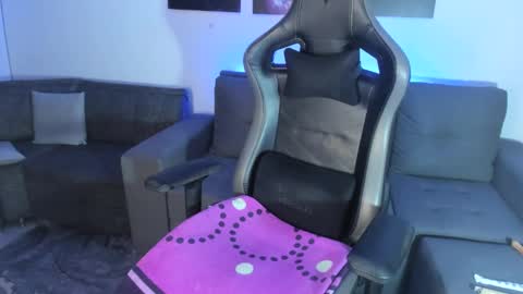 Snapshot of melannia_hills chatting on January 20, 6:53 am melannia_hills online show from January 20, 6:53 am