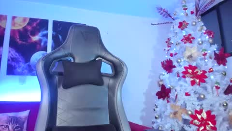 Snapshot of melannia_hills chatting on December 28, 7:00 am melannia_hills online show from December 28, 7:00 am