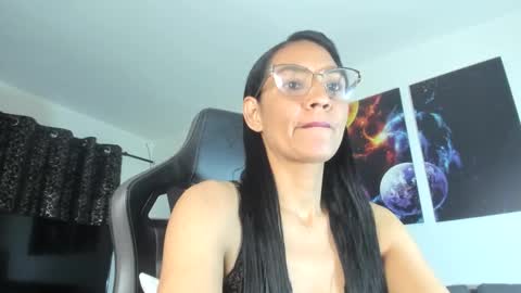 Snapshot of melannia_hills chatting on February 26, 6:30 am melannia_hills online show from February 26, 6:30 am