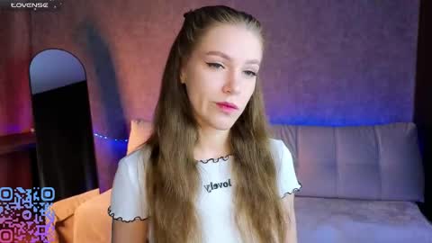 Melee Eva - Thumbs Up please  online show from April 7, 7:43 am