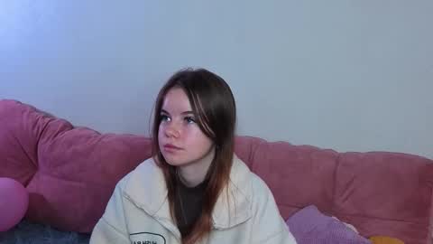 Snapshot of meliamaheia chatting on October 31, 7:45 am Erica online show from October 31, 7:45 am