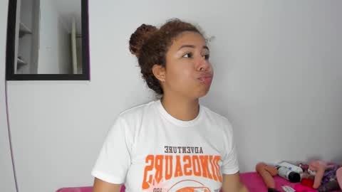 M E L I N A  online show from March 27, 7:25 pm