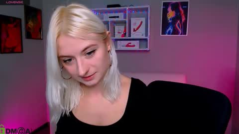 Snapshot of melisa_white1 chatting on October 19, 7:27 pm Melisa online show from October 19, 7:27 pm