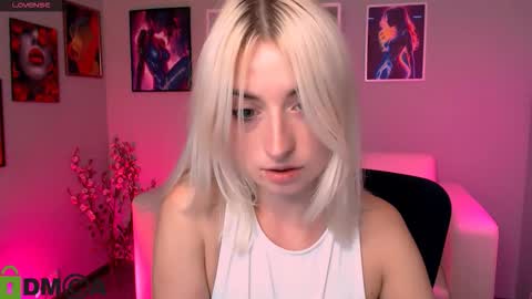 Snapshot of melisa_white1 chatting on September 20, 7:34 pm Melisa online show from September 20, 7:34 pm