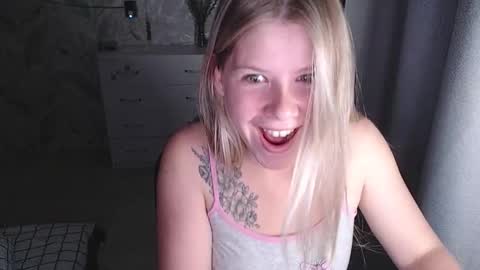 Melissa  Ray online show from October 11, 5:04 pm