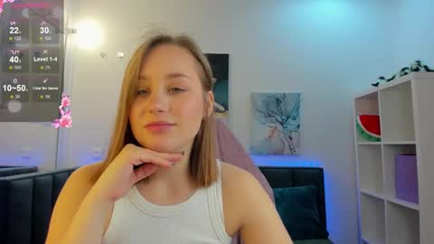 Snapshot of melissa_new22 chatting on October 17, 1:20 am melissa_new22 online show from October 17, 1:20 am