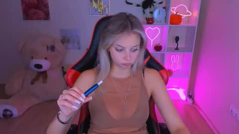 Melissa online show from October 14, 4:42 pm