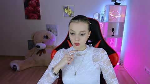 Melissa online show from February 3, 8:24 pm