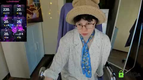 Snapshot of melissa_wells chatting on October 8, 7:35 am Melissa online show from October 8, 7:35 am