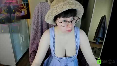 Snapshot of melissa_wells chatting on September 12, 5:41 am Melissa online show from September 12, 5:41 am