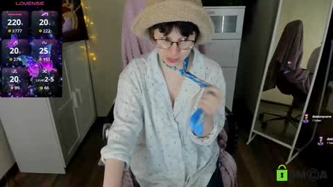 Snapshot of melissa_wells chatting on October 3, 10:48 pm Melissa online show from October 3, 10:48 pm