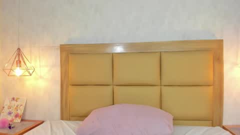    online show from November 22, 8:33 pm