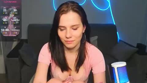 mellhyees online show from March 17, 5:39 pm