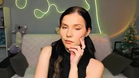 mellhyees online show from January 18, 6:26 pm