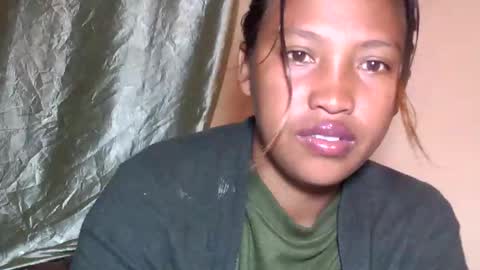 Snapshot of mellissia02 chatting on October 8, 12:04 am mellissa online show from October 8, 12:04 am