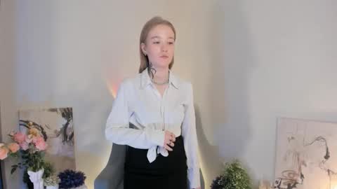 melodievejar online show from December 18, 5:01 am