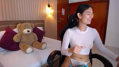 Snapshot of melody_flowers chatting on December 2, 12:17 pm Melody online show from December 2, 12:17 pm