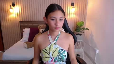 Snapshot of melody_flowers chatting on December 11, 12:23 pm Melody online show from December 11, 12:23 pm